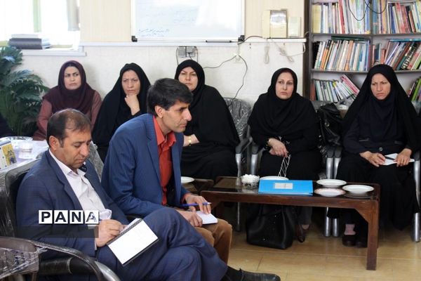 بازدیدآموزشی  مدیران ابتدایی مدارس هیات امنایی شهرستان بویراحمد ازدبستان پسرانه هادی -  استان یزد