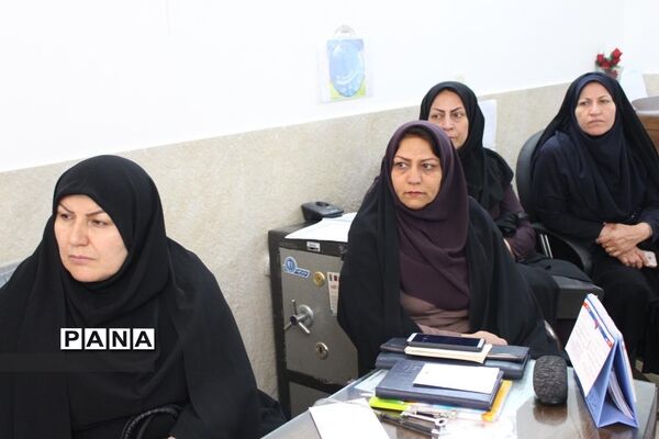 بازدیدآموزشی مدیران ابتدایی مدارس هیات امنایی شهرستان بویراحمد ازدبستان دخترانه هادی -  استان یزد