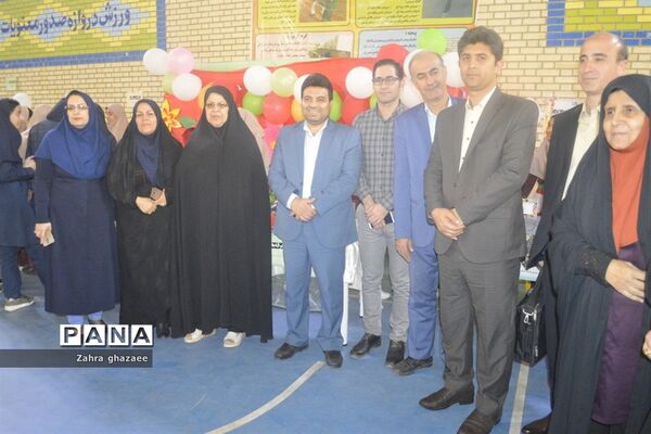 نمایشگاه و بازارچه دست سازهای دانش‌آموزان  دبیرستان شهیده سهام خیام  بوشهر-1