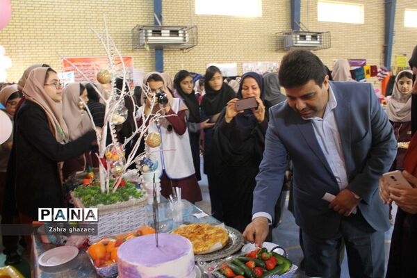 نمایشگاه و بازارچه دست سازهای دانش‌آموزان  دبیرستان شهیده سهام خیام  بوشهر-1