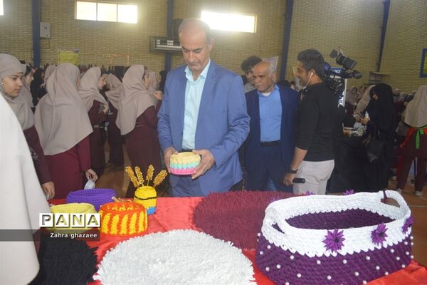نمایشگاه و بازارچه دست سازهای دانش‌آموزان  دبیرستان شهیده سهام خیام  بوشهر-1