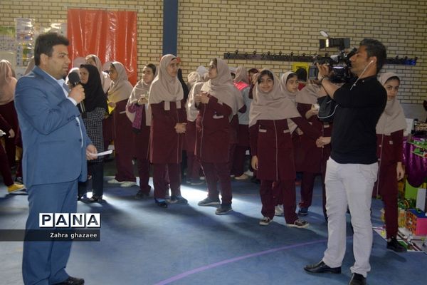 نمایشگاه و بازارچه دست سازهای دانش‌آموزان  دبیرستان شهیده سهام خیام  بوشهر-1