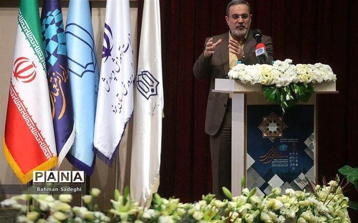 مشکلات معیشتی معلمان اثر منفی بر نظام تعلیم و تربیت می گذارد