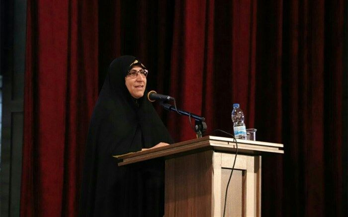 زهرا مظفر: دانش‌آموزان هنرمند باید بعنوان سفیران فرهنگی و هنری گامهای استوار در راه هنر بردارند