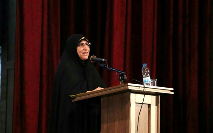 زهرا مظفر: دانش‌آموزان هنرمند باید بعنوان سفیران فرهنگی و هنری گامهای استوار در راه هنر بردارند