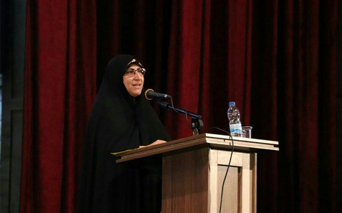 زهرا مظفر: دانش‌آموزان هنرمند باید بعنوان سفیران فرهنگی و هنری گامهای استوار در راه هنر بردارند