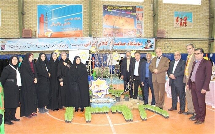 با همت هنرجویان هنرستان عقیله بنی هاشم(س) قاین انجام شد: آغاز به کار نمایشگاه حمایت از کالای ایرانی