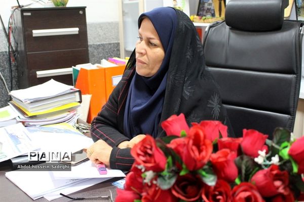 جلسه هم‌اندیشی معلمان گروه علوم پایه و دانش‌آموزان