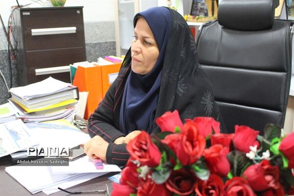 جلسه هم‌اندیشی معلمان گروه علوم پایه و دانش‌آموزان