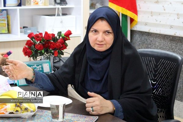 جلسه هم‌اندیشی معلمان گروه علوم پایه و دانش‌آموزان