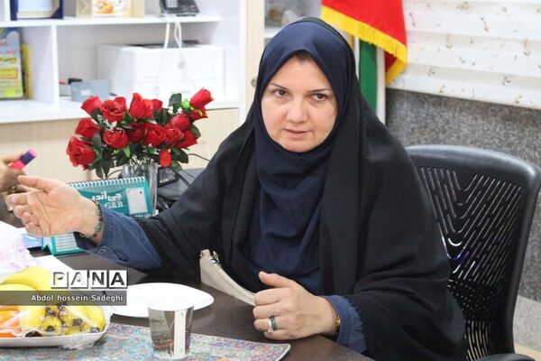جلسه هم‌اندیشی معلمان گروه علوم پایه و دانش‌آموزان