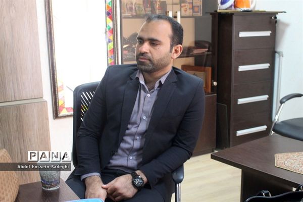 جلسه هم‌اندیشی معلمان گروه علوم پایه و دانش‌آموزان