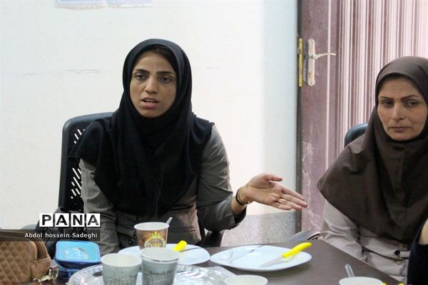 جلسه هم‌اندیشی معلمان گروه علوم پایه و دانش‌آموزان