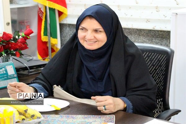 جلسه هم‌اندیشی معلمان گروه علوم پایه و دانش‌آموزان