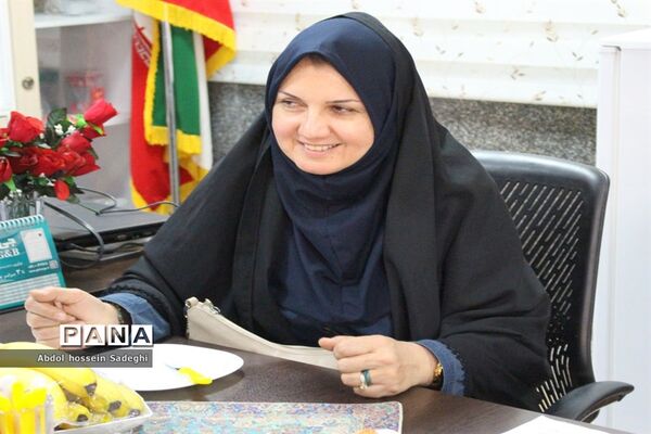 جلسه هم‌اندیشی معلمان گروه علوم پایه و دانش‌آموزان