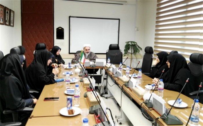 عسکری: با تمسک بر سیره حضرت زهرا باید زن را از چالش تحجر و فمنیسم رهایی دهیم