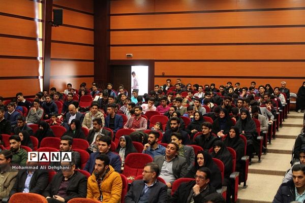 همایش تقدیر از رتبه‌های سه رقمی کنکور97 شهرستان بهارستان