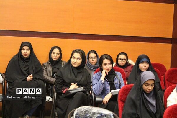 همایش تقدیر از رتبه‌های سه رقمی کنکور97 شهرستان بهارستان