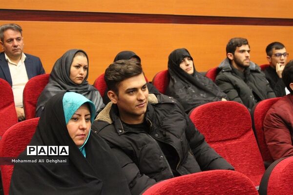 همایش تقدیر از رتبه‌های سه رقمی کنکور97 شهرستان بهارستان