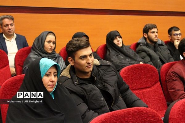 همایش تقدیر از رتبه‌های سه رقمی کنکور97 شهرستان بهارستان