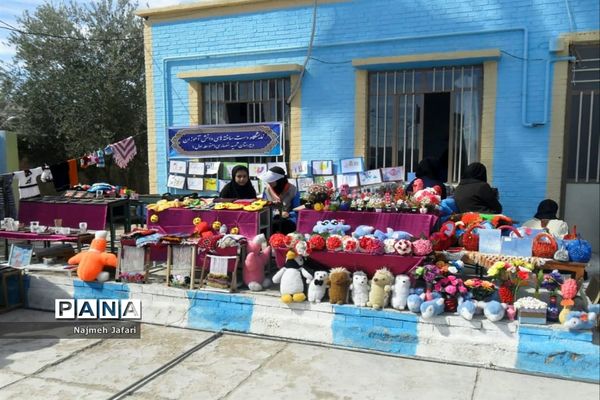 برپایی نمایشگاه و بازارچه کسب وکار دانش‌آموزی در زرین دشت