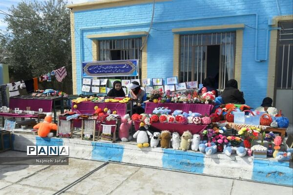 برپایی نمایشگاه و بازارچه کسب وکار دانش‌آموزی در زرین دشت