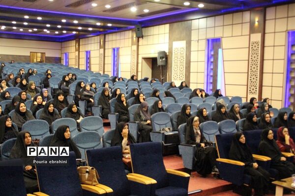 همایش نگین خاتم در سالن قلمچی شهرستان بیرجند