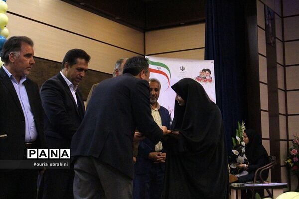 همایش نگین خاتم در سالن قلمچی شهرستان بیرجند