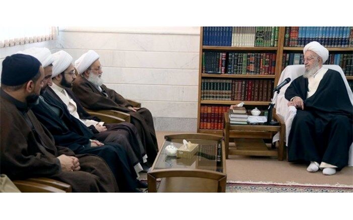 شیخ عیسی قاسم با آیت الله مکارم شیرازی دیدار کرد