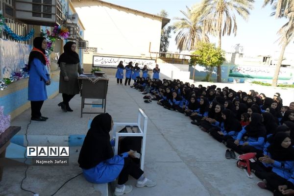 تجلیل از دانش آموزان برتر آموزشگاه شهید انصاری در روز میلاد باسعادت دخت نبی اکرم (ص)