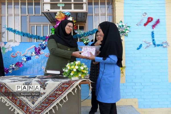 تجلیل از دانش آموزان برتر آموزشگاه شهید انصاری در روز میلاد باسعادت دخت نبی اکرم (ص)