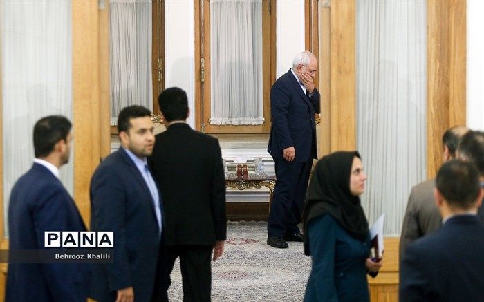 انتظار برای مرد دیپلماسی