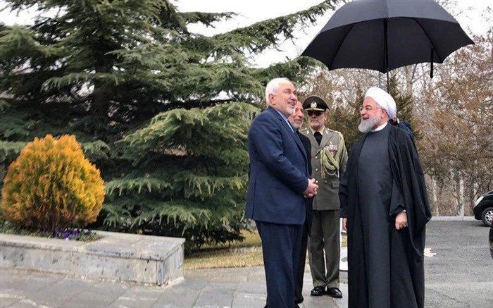 پایان ۳۰ ساعت استعفا؛ ظریف راهی سعد آباد شد + عکس