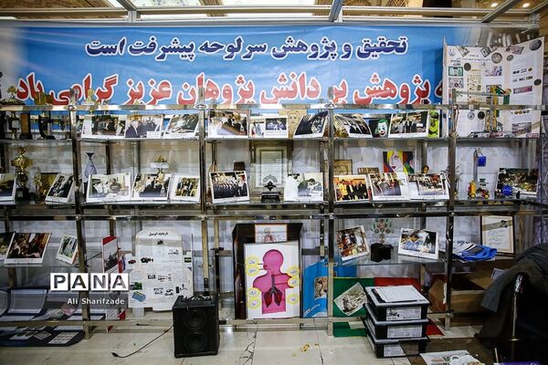 بازدید وزیرآموزش و پرورش از نمایشگاه دستاوردهای مدارس و مراکز غیر دولتی و صنایع آموزشی وابسته