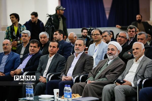 بازدید وزیرآموزش و پرورش از نمایشگاه دستاوردهای مدارس و مراکز غیر دولتی و صنایع آموزشی وابسته