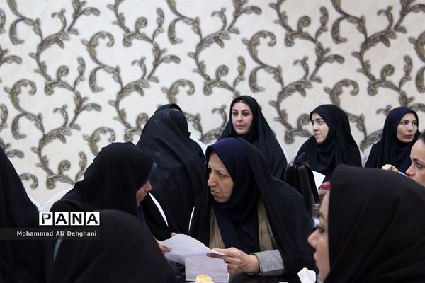 مراسم تجلیل از معاونان پرورشی شهرستان بهارستان