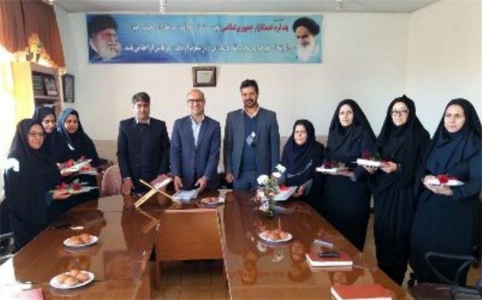 تجلیل از بانوان شاغل درمدیریت آموزش وپرورش شهرستان سمیرم