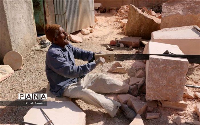 پای صحبت روشن‌دلی که سنگ‌تراشی می‌کند؛  صاحب دلی از دیار خُنج