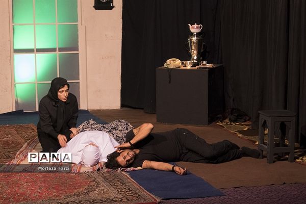 اجرای نمایش همسایه آقا