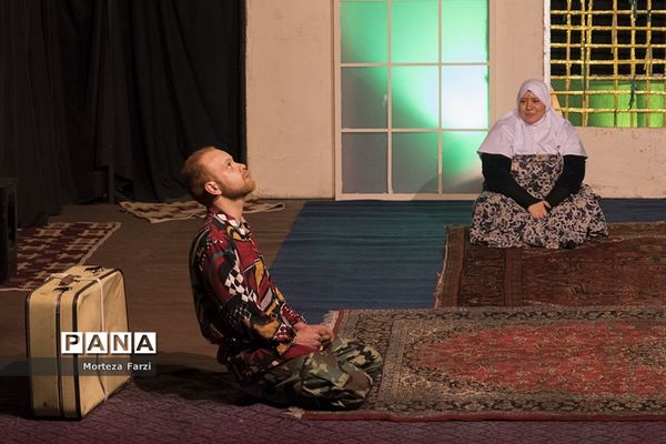 اجرای نمایش همسایه آقا