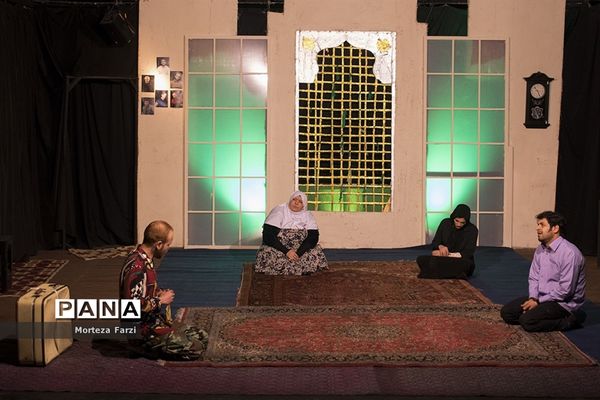 اجرای نمایش همسایه آقا