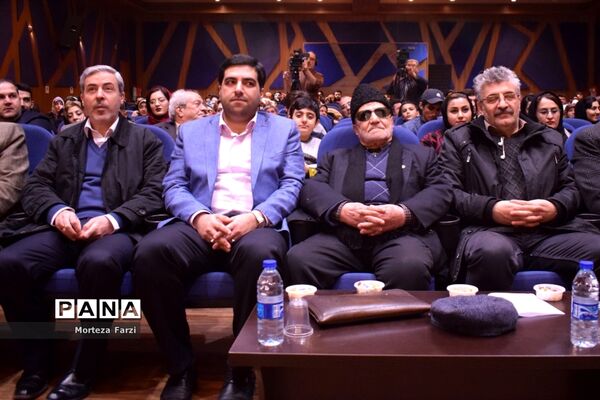 برگزاری جشن طنز «زنجفیل»