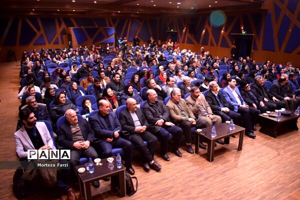 برگزاری جشن طنز «زنجفیل»