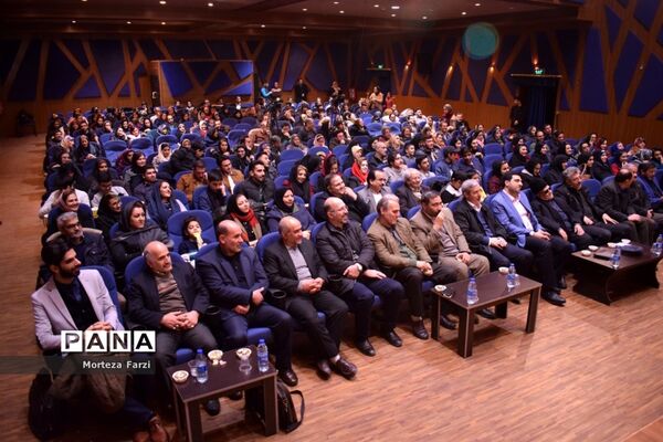 برگزاری جشن طنز «زنجفیل»