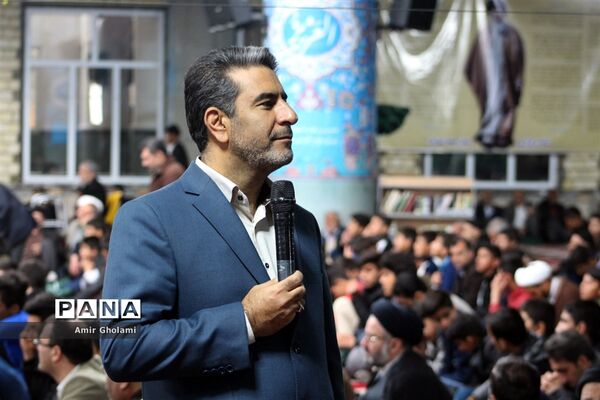 حضور دانش‌آموزان مکلف پسر عشایر کل کشور در نماز جمعه‌ شهریار