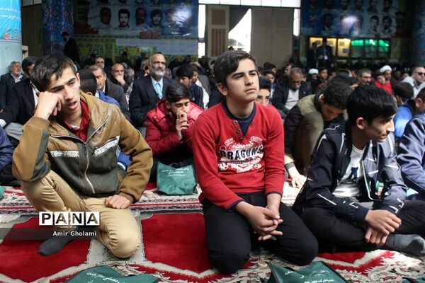 حضور دانش‌آموزان مکلف پسر عشایر کل کشور در نماز جمعه‌ شهریار