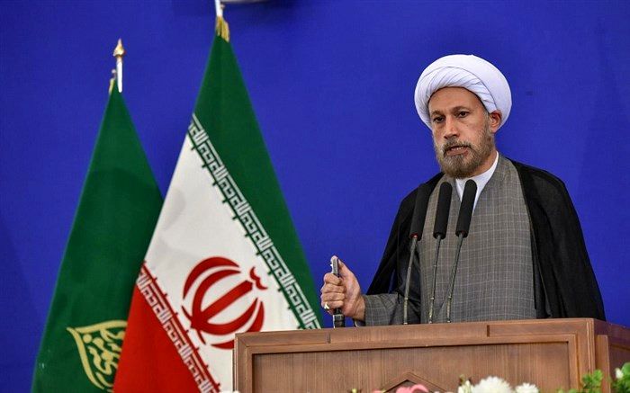 امام جمعه شیراز: بیانیه گام دوم باید  سرلوحه کار مدیران باشد