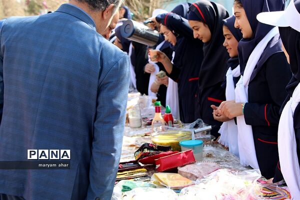 برگزاری جشنواره و بازارچه خلاقیت و هنرهای دستی دانش آموزان یزد