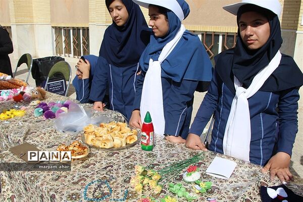 برگزاری جشنواره و بازارچه خلاقیت و هنرهای دستی دانش آموزان یزد