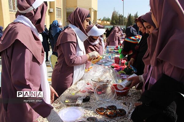 برگزاری جشنواره و بازارچه خلاقیت و هنرهای دستی دانش آموزان یزد